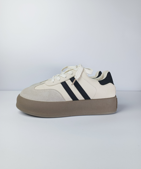 Preloved Two-Stripe Retro Sneakers – Off-White & Black