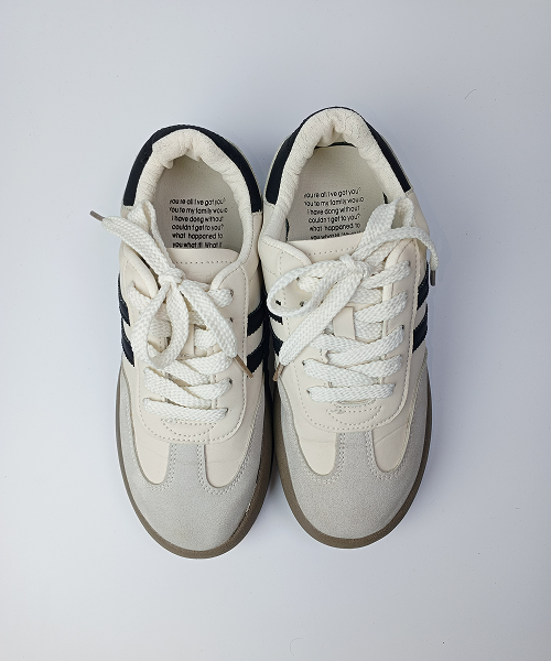 Preloved Two-Stripe Retro Sneakers – Off-White & Black - Image 5