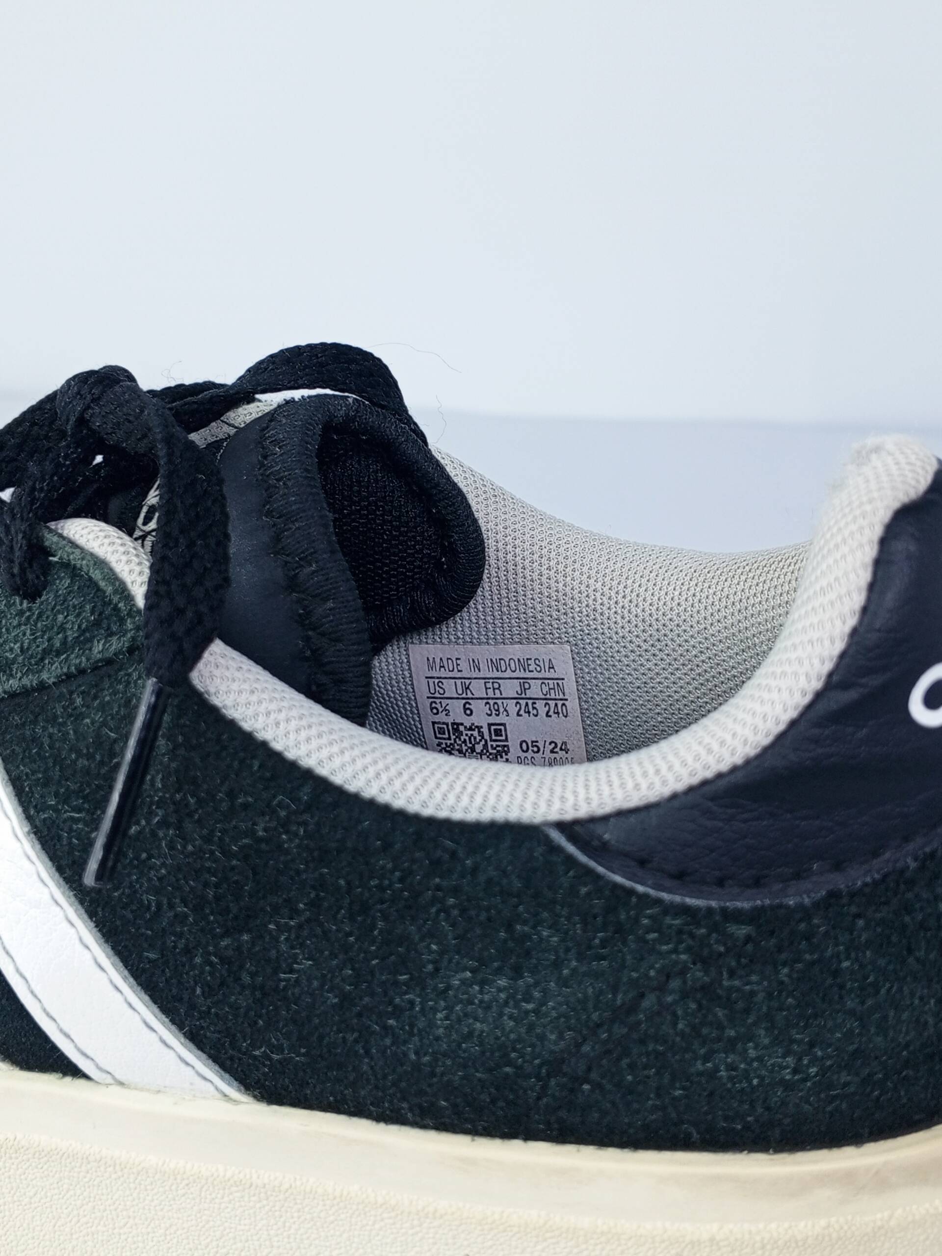 Preloved Adidas Grand Court 00s Sneakers – Black Suede - Image 5