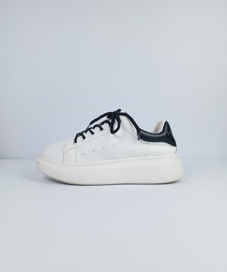 Oversized Chunky Sneakers – White with Black Heel Tab