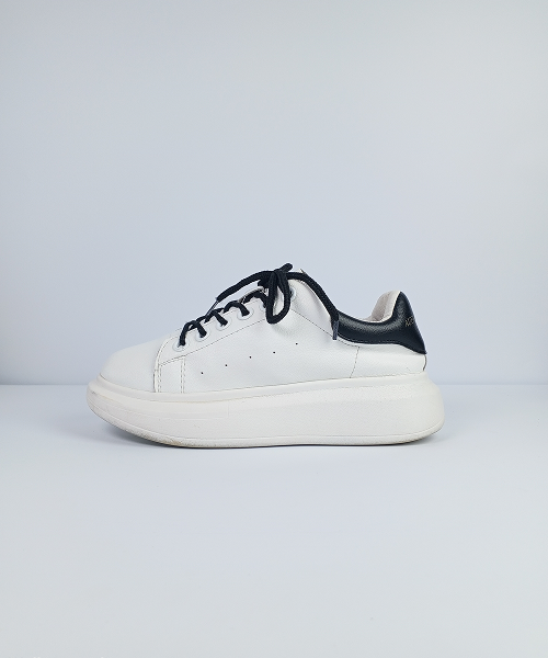 Oversized Chunky Sneakers – White with Black Heel Tab